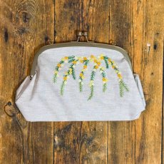 画像1: 【クチュール/バッグ】ミモザ手刺繍がま口バッグ　生成色 (1)