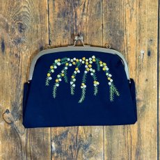 画像1: 【クチュール/バッグ】ミモザ手刺繍がま口バッグ　ネイビー (1)