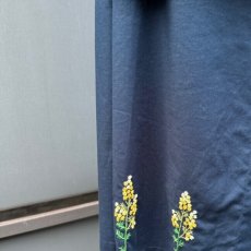 画像5: ミモザ手刺繍シャツワンピ　ベルト付き｜ネイビー (5)