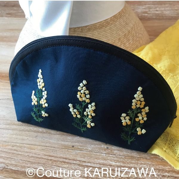 手刺繍ラウンドポーチ